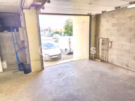 local d'activité 70 m²