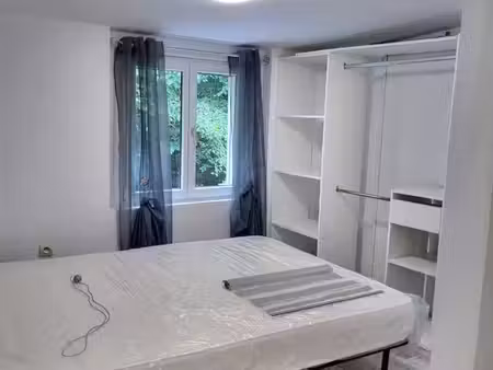 dans maison locatif f2 refait calme