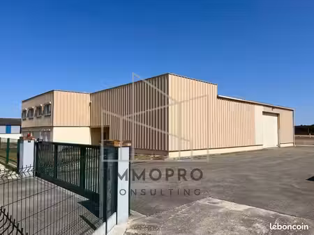 local 943 m² guichainville