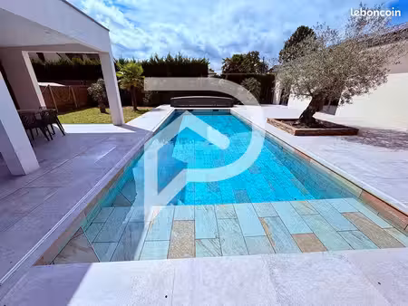 pavillon 5 pièces 143 m²