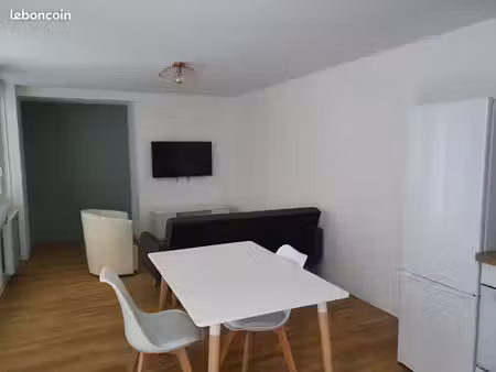 : superbe t2 de 43m2 hypercentre meublé et refait à neuf avec cour privative de 30m2