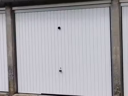 à louer garage fermé
