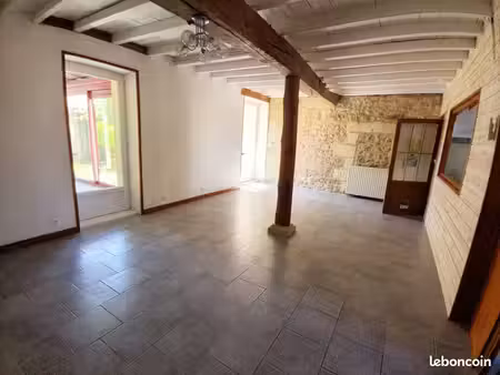 maison pierre et bois fraîche en été  douillette en hiver