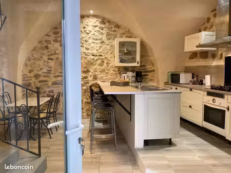 maison de village en pierres atypique