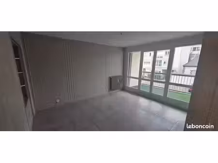 t2 non meublé avec balcon/parking/cave - troyes