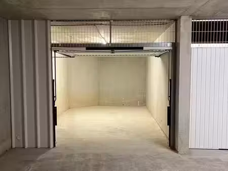garage en sous-sol - 18 m2 environ