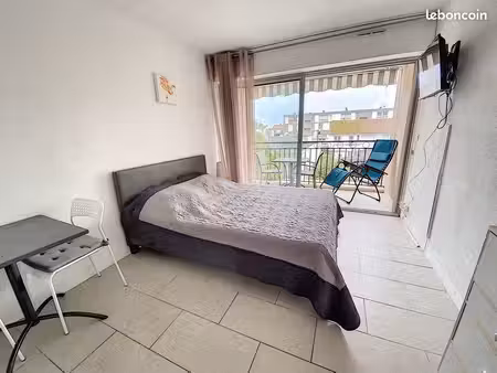 studio avec parking privé