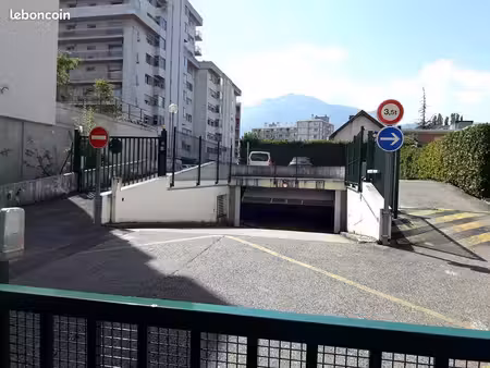 garage à louer dans résidence napoléon