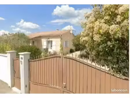 maison de plain-pied avec piscine dans un cadre privilégié — saint-laurent-de-carnol