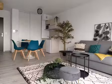 t2 meublé capucins 40m2