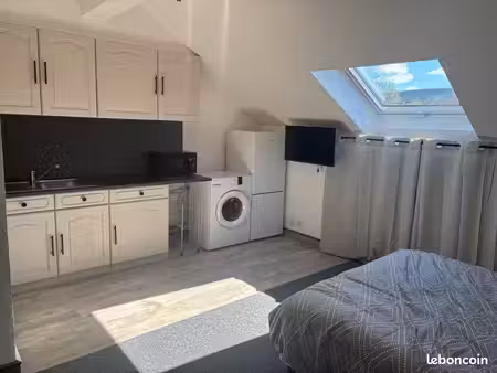 studio rénové et entièrement meublé