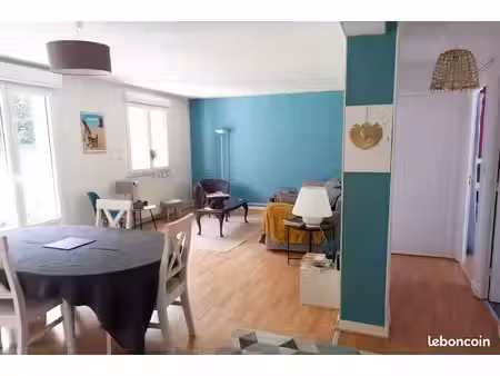 le centre-ville à pied pour cet appartement type 3 avec ascenseur