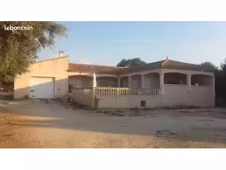 villa 130 m2 3chambres garage 72 m3 quartier très calme gros potentiel