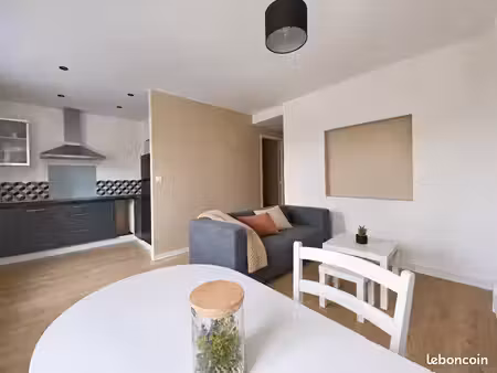 bel appartement f2 rénové et meublé proche commodités