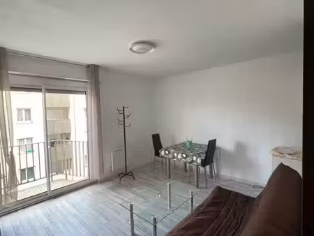 studio meublé avec balcon