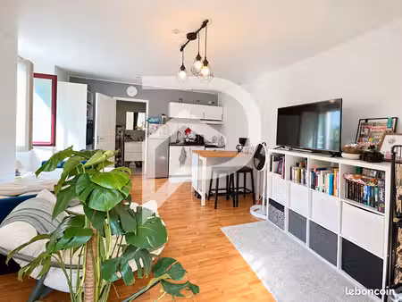 studio 1 pièce 27 m²