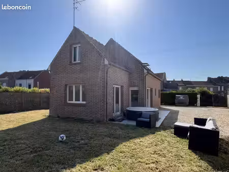 maison . 4 pièces - 100 m²