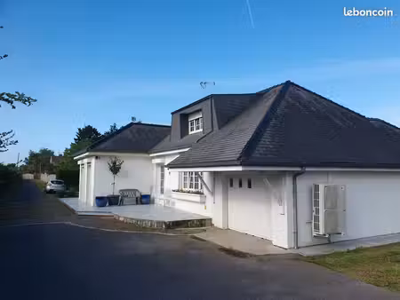 maison individuelle dans un parc