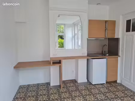 studio étudiant refait à neuf 16 47m2