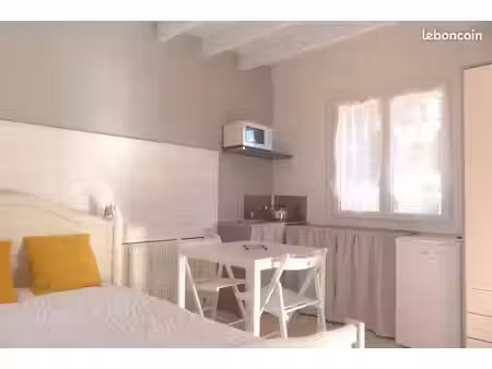 chambre meublée équipée  wifi  parking  10 mn uzès