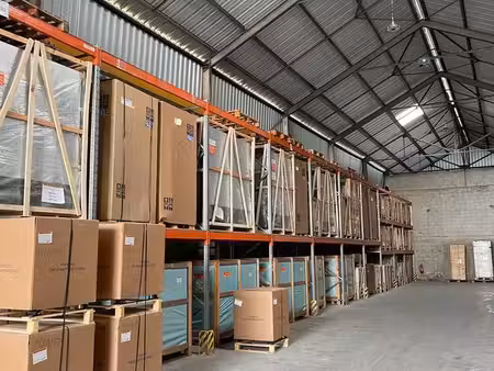 entrepot de 1000 m2 avec bureaux 130m2