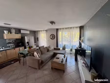 appartement t3 dernier étage avec grande terrasse