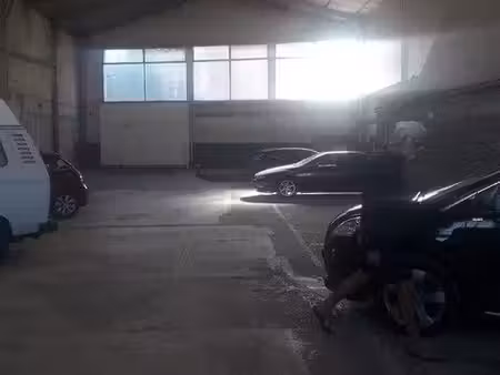 place de moto dans garage sécurisé et couvert  centre ville de billom