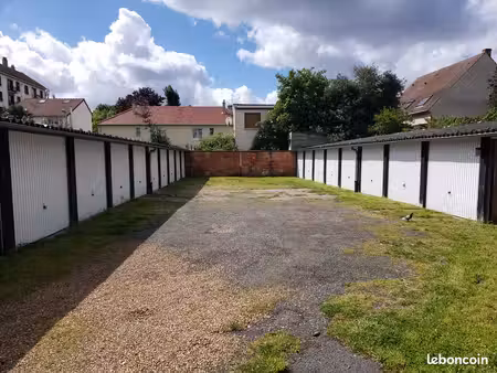 box à louer à 350m de la gare