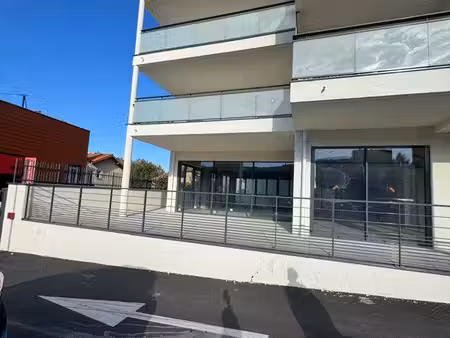 local commercial 60 m2