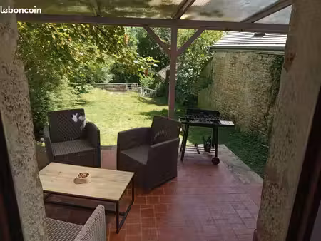 petite maison de centre-ville avec jardin et accès rivière