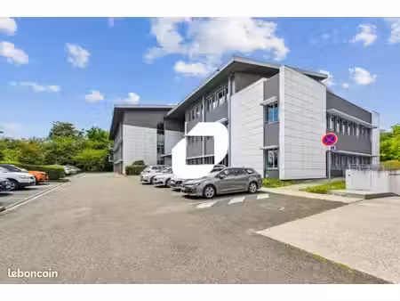 bureau 813 m²
