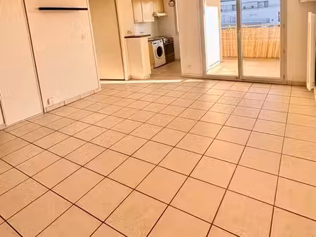 appartement t2 standing tours 2 lions terrasse piscine gardien