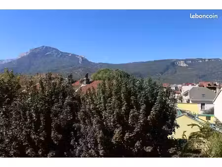 beau t4/t3 traversant dernier étage avec vue de 81m²