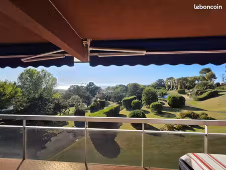 a louer à l'année t1 bis meublé de 32 46 m² avec vue exceptionnelle sur parc  piscine et o