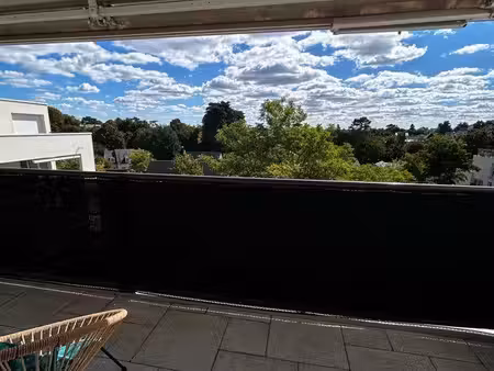 t3 rénové de 72 m² – balcon 10 m² plein sud – vue dégagée – parking