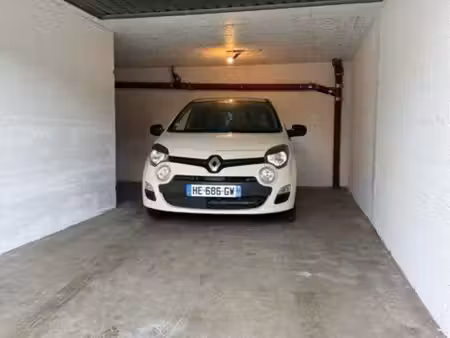 grand garage garage local 30 m² électricité lumière