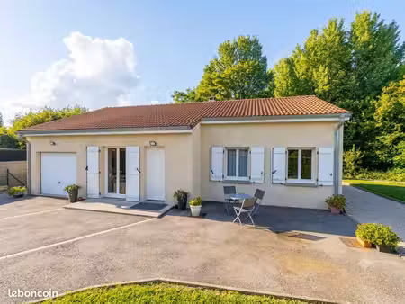 maison de 93 m² de plain-pied avec grand jardin et garage
