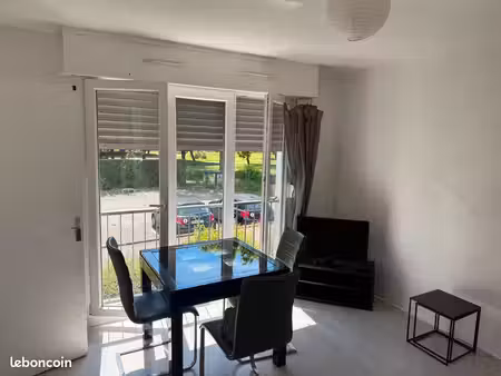 agréable studio meublé à thionville à louer sans frais d'agence