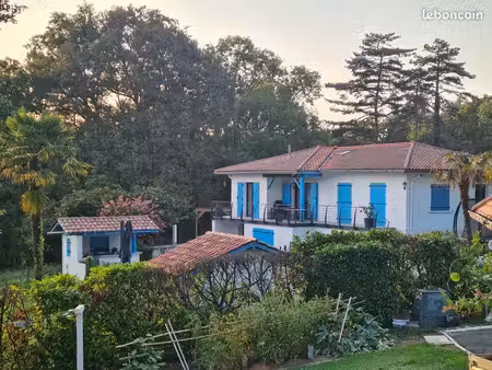 maison sur les hauteur de salies