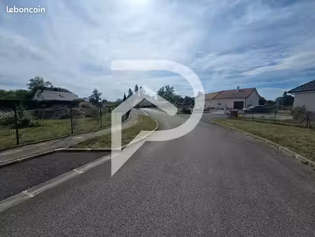 terrain 1350 m² lacadee