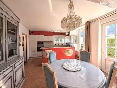 maison 9 pièces 162 m²