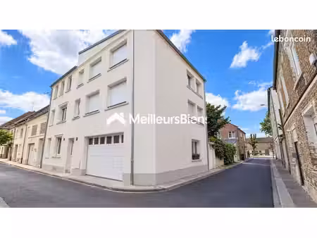 immeuble 15 pièces 240 m²