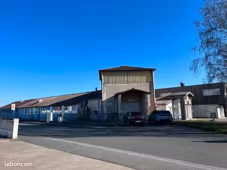 local d'activite 1100 m² amanvillers
