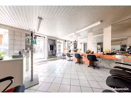 murs commerciaux loués - salon coiffure - rendement 9 4%