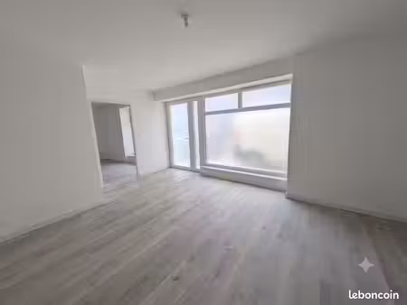 location maison de ville entièrement rénovée t5 plein coeur de lohéac