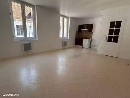 studio 1 pièce 28 m²