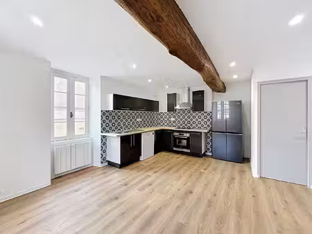 à découvrir : superbe appartement t3 duplex avec vue sur la citadelle