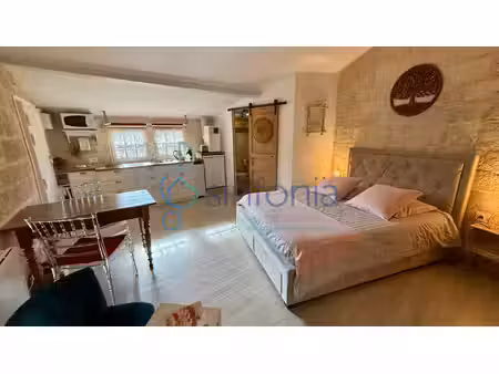 à louer élégant studio meublé à quelques pas de la place a