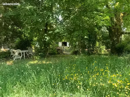 maison ancienne sur grand terrain