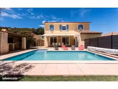 villa 175 m² avec piscine au sel  calme absolu et revenus solaires intégrés